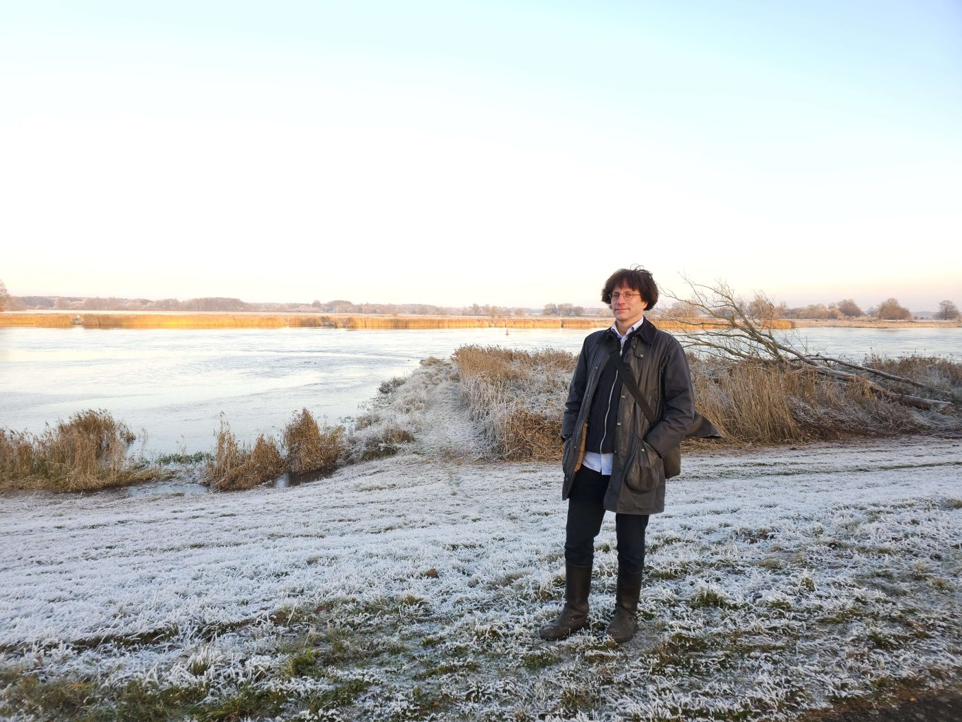 Dirk Walther an der winterlichen Oder