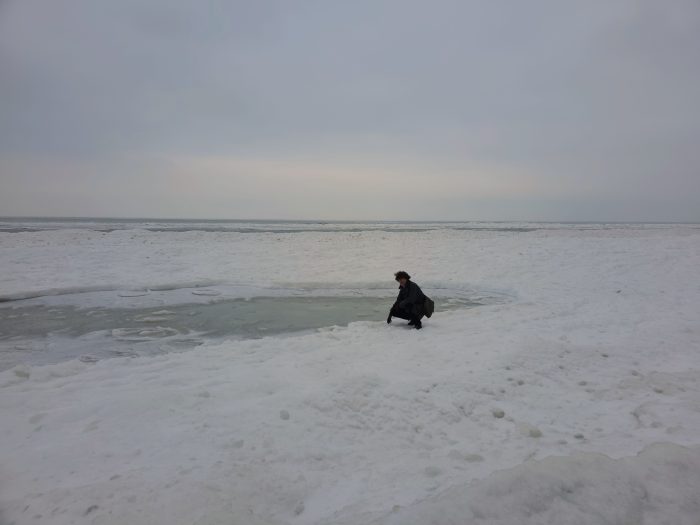 Dirk Walther auf der Ostsee hockend
